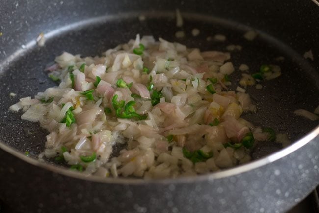 onions to make lauki sabzi recipe