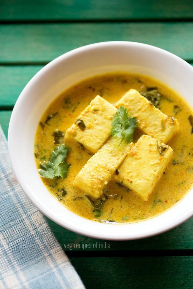 methi paneer garnished with coriander leaves and served in a white bowl.