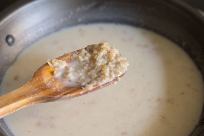 simmering and cooking oats in kheer mixture.