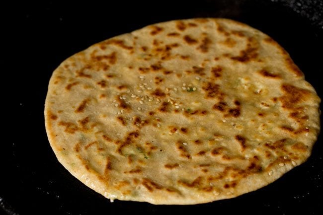 cooked paneer kulcha on the tawa. 