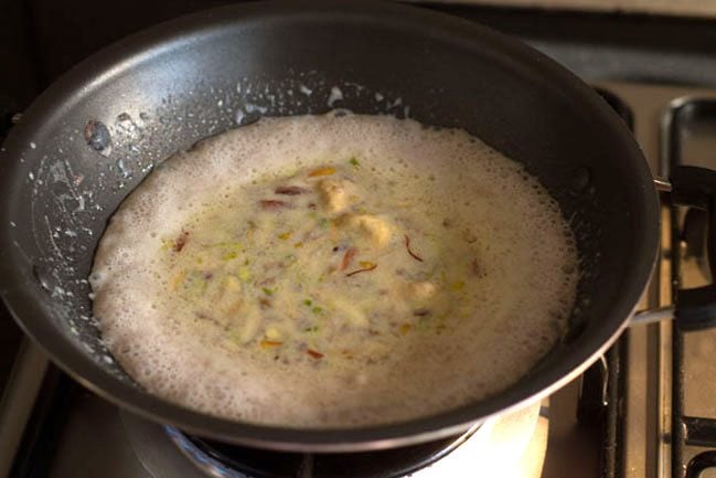 cooked ragi kheer in pan. 