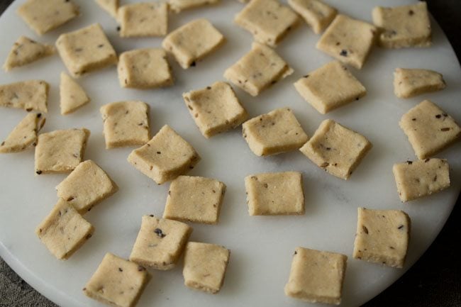 diamond shaped dough for shankarpali