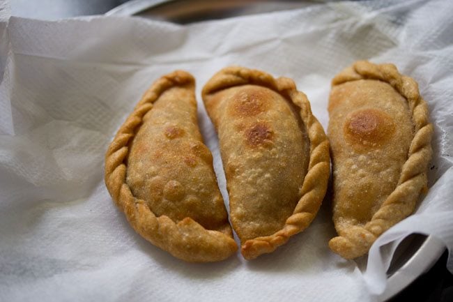 fried wheat momos on a kitchen napkin. 