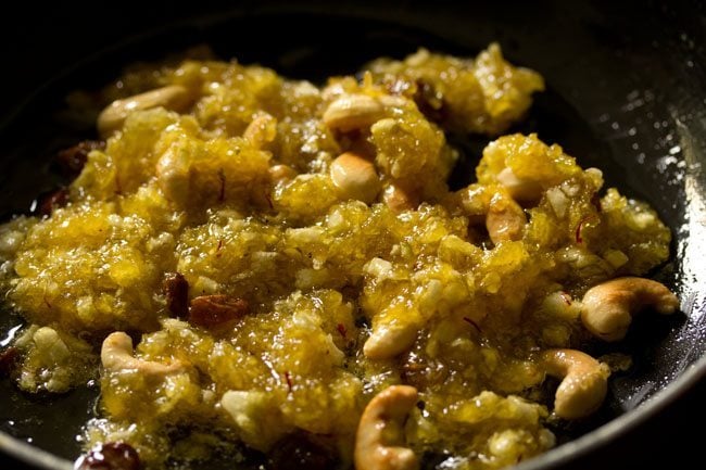 dry fruits mixed well in the halwa. 