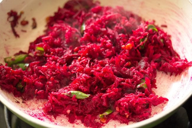 saute beetroot chutney mixture in pan