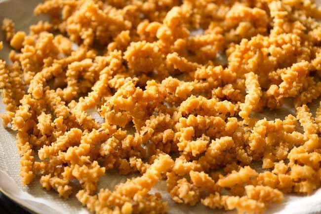 fried butter chakli on kitchen paper towels.