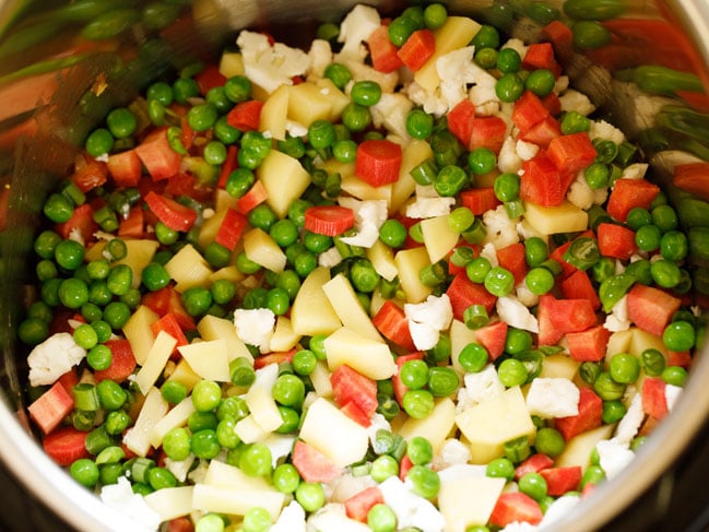 mix veggies and peas added to instant pot