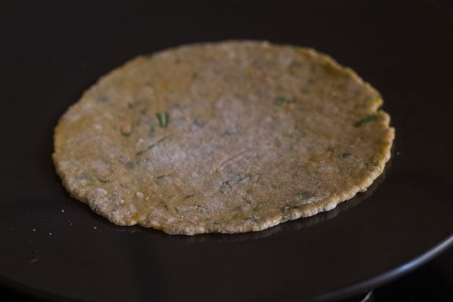 kaddu paratha placed on tawa