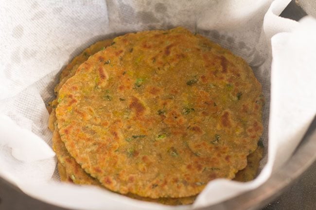 kaddu paratha in a roti basket