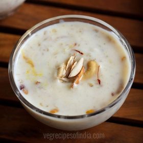 oats kheer garnished with chopped almonds in a glass bowl.