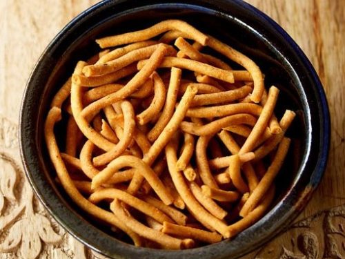 karasev served in a black bowl.