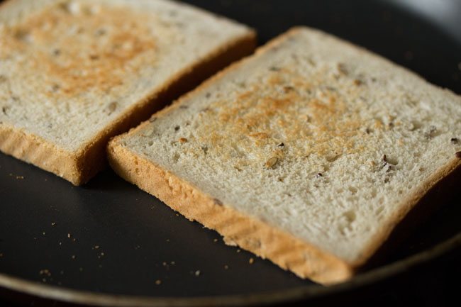 lightly toasted bread slices to make club sandwich