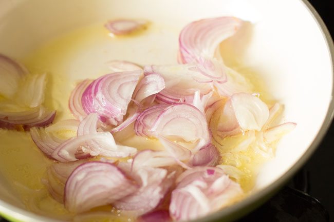 preparing fried onions