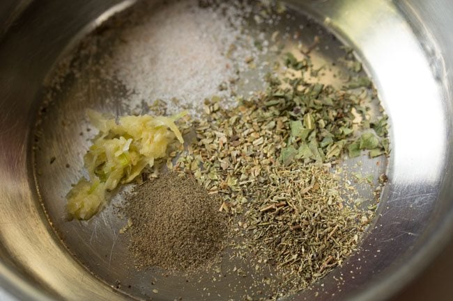 black pepper powder, oregano, basil, thyme, garlic and salt in a bowl