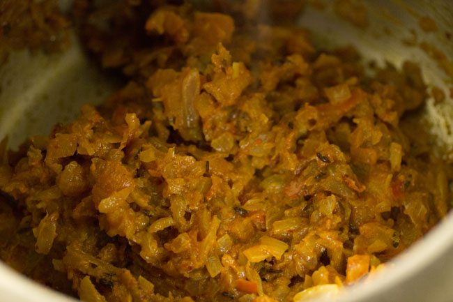 preparing kala chana ghugni recipe