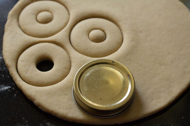 making donut using a lid