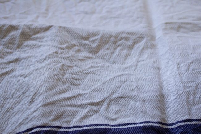 tray covered with white napkin for the donuts to leaven