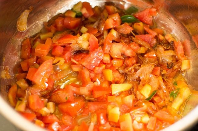 tomatoes for making gobi biryani recipe