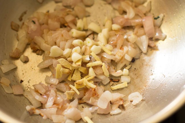 garlic to make paneer Kolhapuri recipe