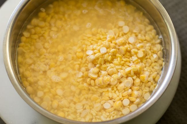 soaking moong dal and chana dal in water. 