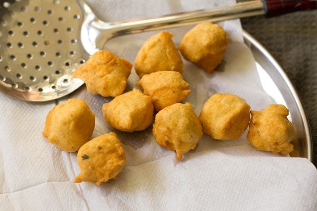 fried pakodas on kitchen paper towels. 