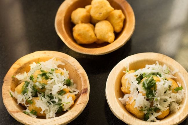 grated radish-coriander leaves mixture added on top of the spicy green chutney on ram ladoos. 