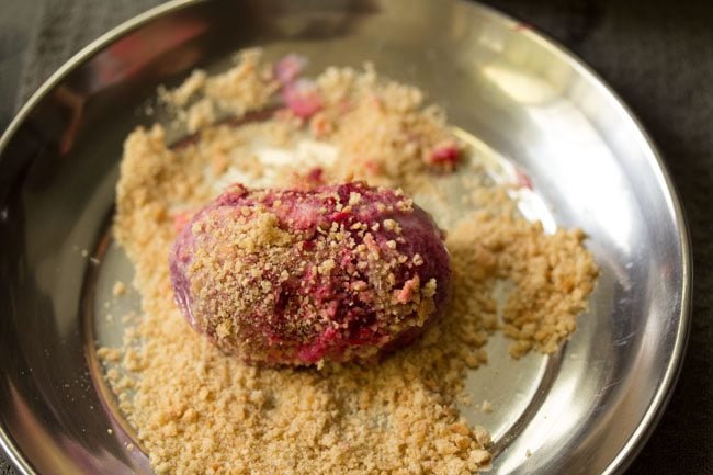 preparing Bengali style veg cutlets recipe