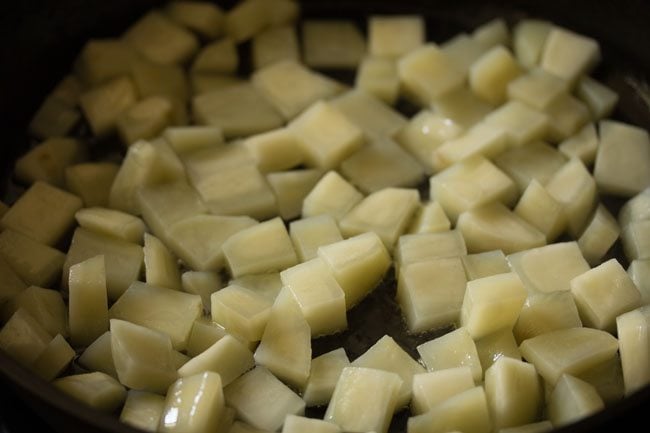 mix potatoes with oil