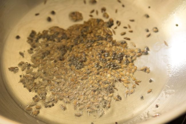 crackling cumin seeds