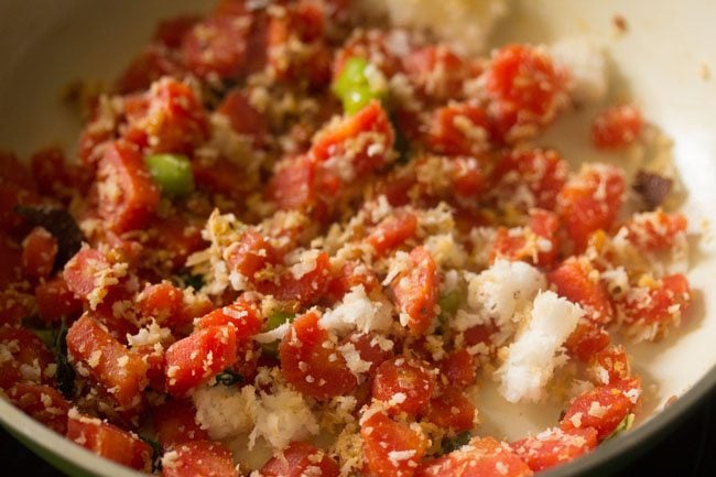 preparing carrot chutney in the pan