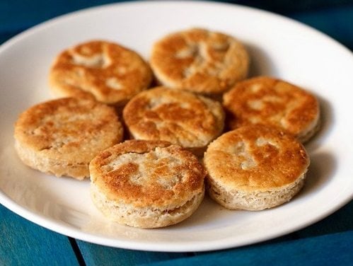 cheese biscuits on tawa