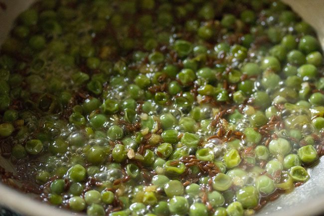 preparing matar chura recipe