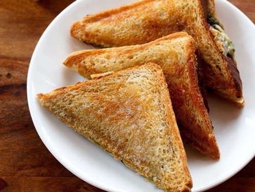 Mumbai style cheese chilli toast recipe