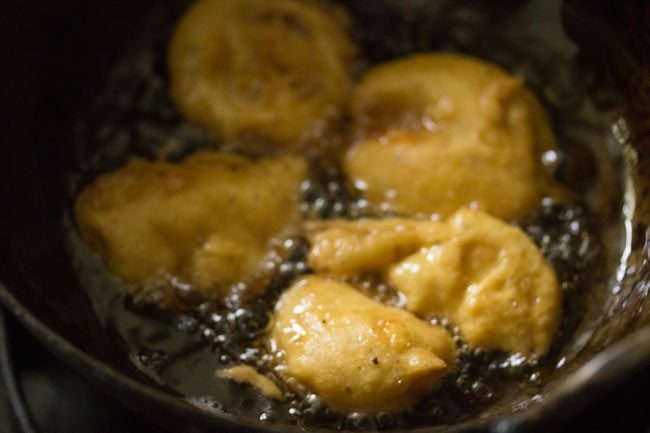 frying bajji - vengaya bajji recipe