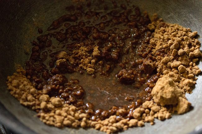 jaggery per la preparazione di arachidi ricetta chikki