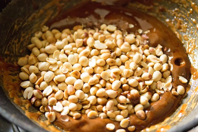  cacahuetes para preparar la receta de chikki de cacahuete