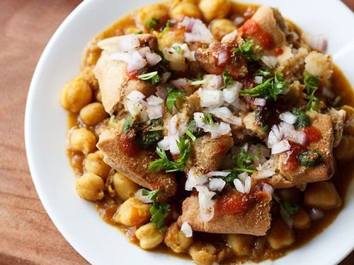samosa chaat on a plate.