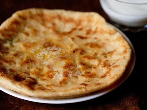 aloo kulcha in a plate