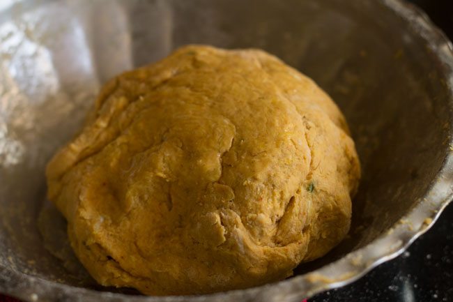 mooli thepla dough kneaded very well