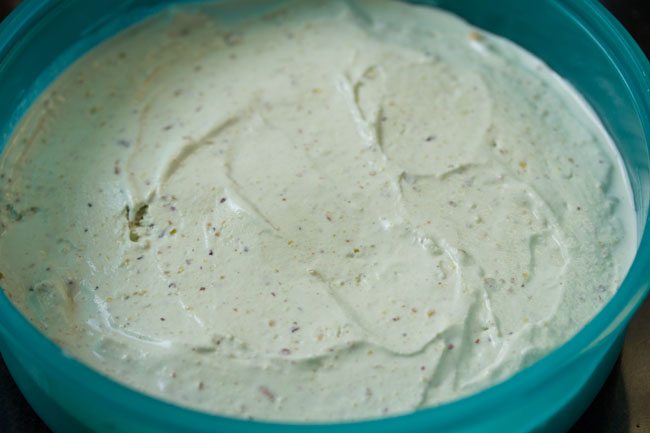 pista ice cream placed in container