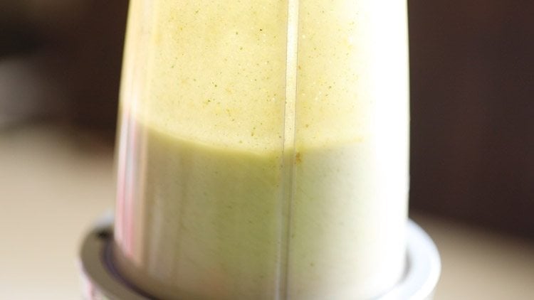 aam panna ingredients being blended in the blender