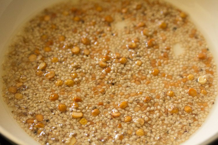 saute sesame seeds in the pan