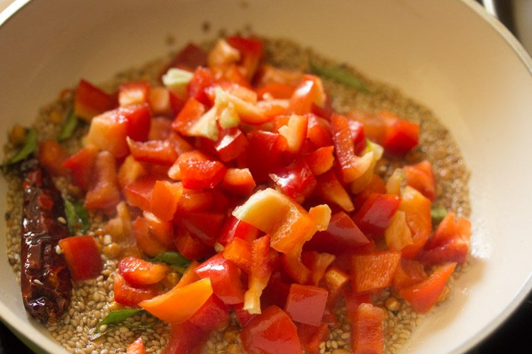 added red capsicum in pan