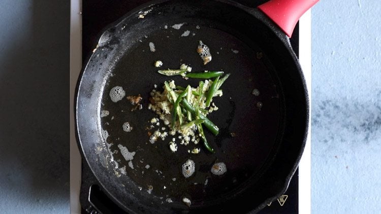 garlic, ginger and chilies added to pan for making chilli paneer recipe