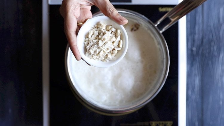 preparing malai kulfi recipe