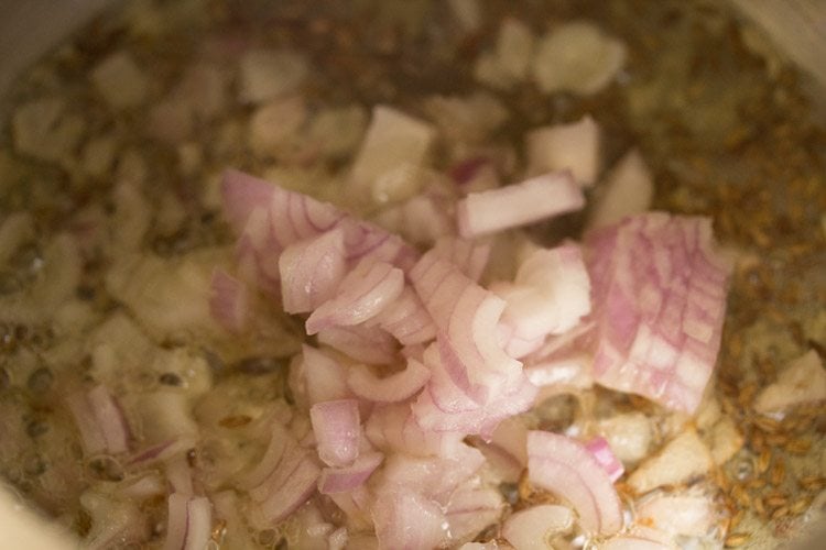onions for vegetable oats khichdi recipe