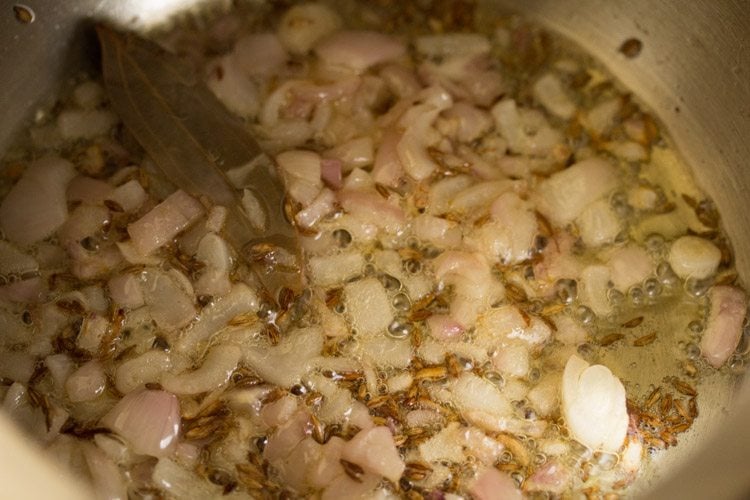onions for making vegetable oats khichdi recipe