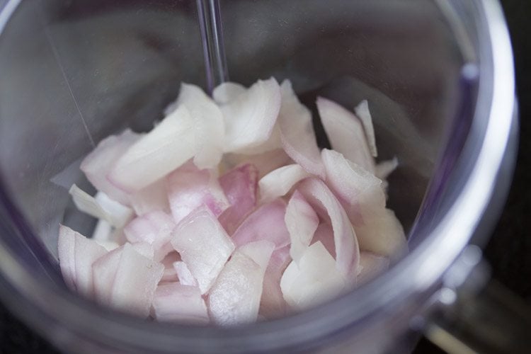 onions to make kathal curry recipe