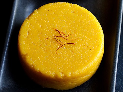 mango kesari garnished with saffron.