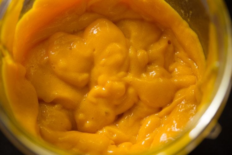 vegan thai mango pudding after blending.
